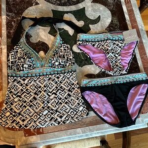 Like new Athleta Tankini Size 32D/DD.  NWT bottoms S. Like new bottoms S.